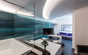The Boutique Napoli Suite